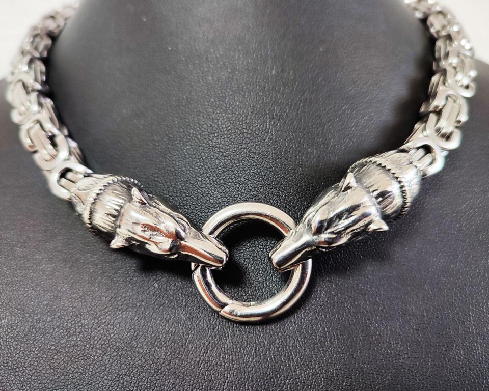 King's chain with realistic wolf heads